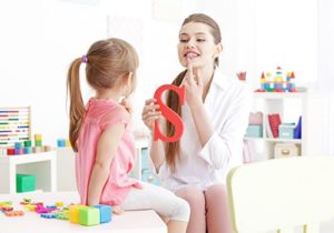 woman with little girl in discrete trial training